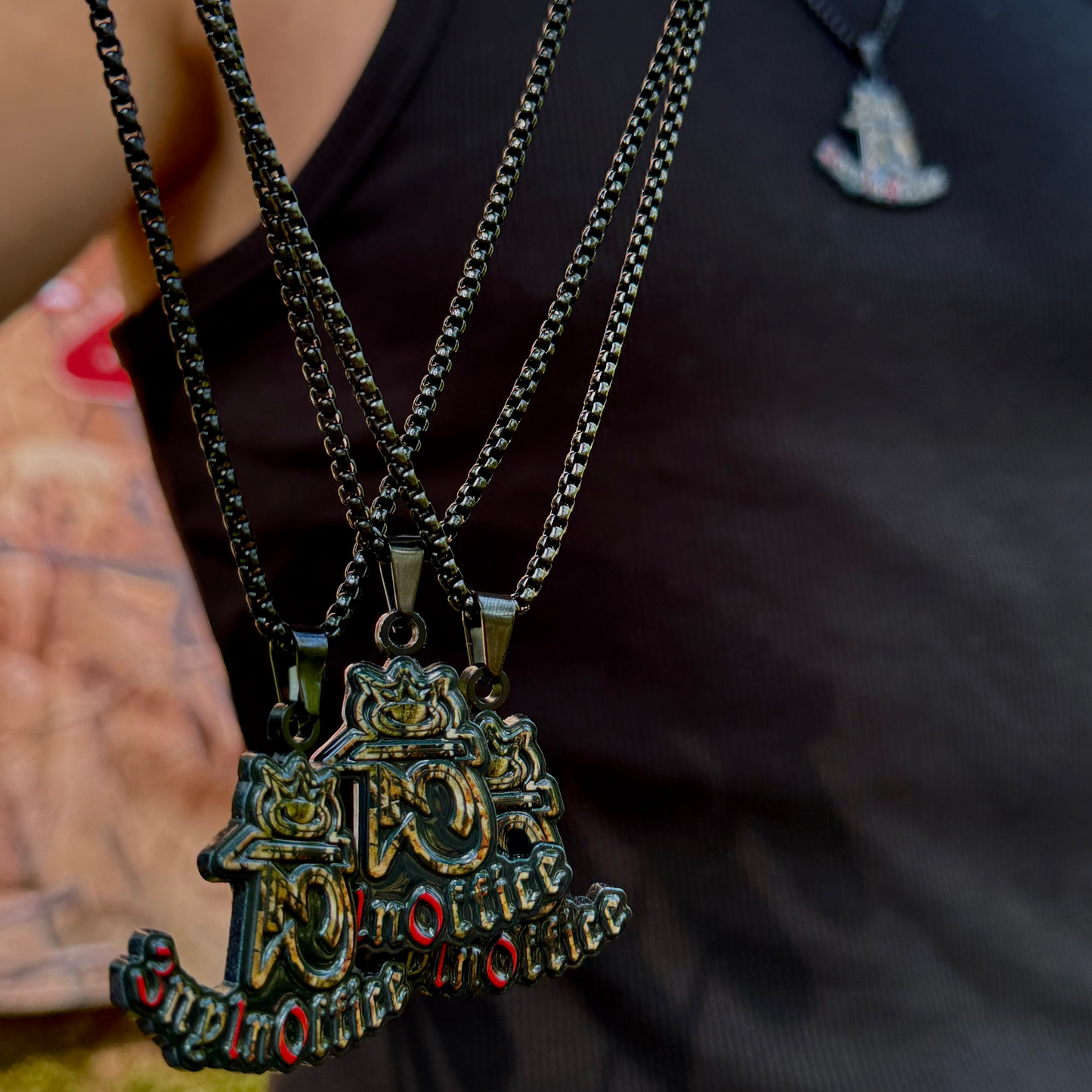 EXCLUSIVE NECKLACE